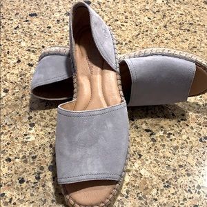 Born drilles , size 11 gray